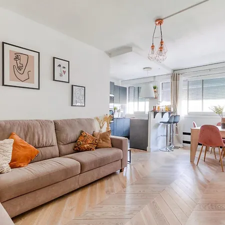 45 M Near Beaugrenelle Апартаменты Париж