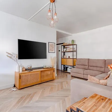 Апартаменты 45 M Near Beaugrenelle Париж